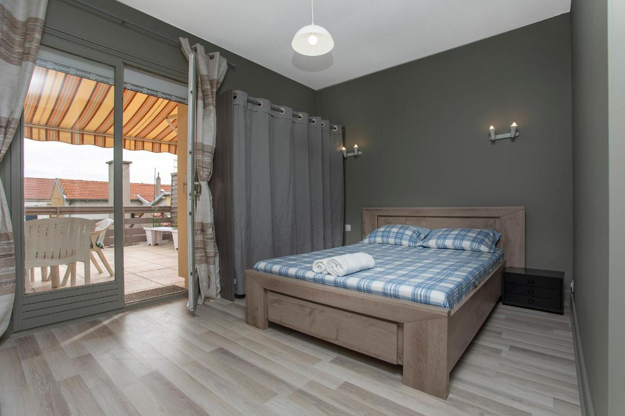 Blue Home Roanne Luaran gambar